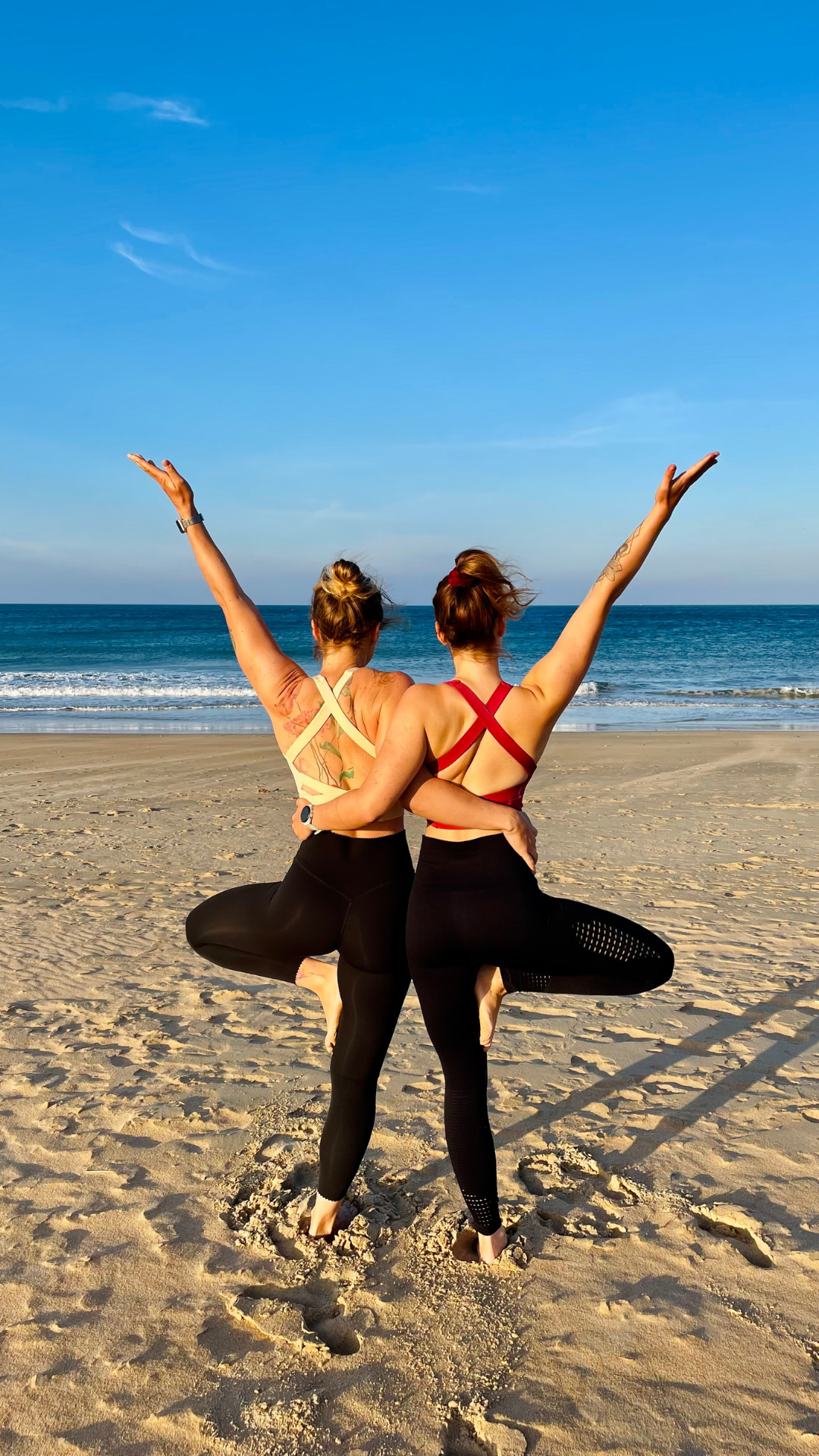 Zwei Frauen am Strand